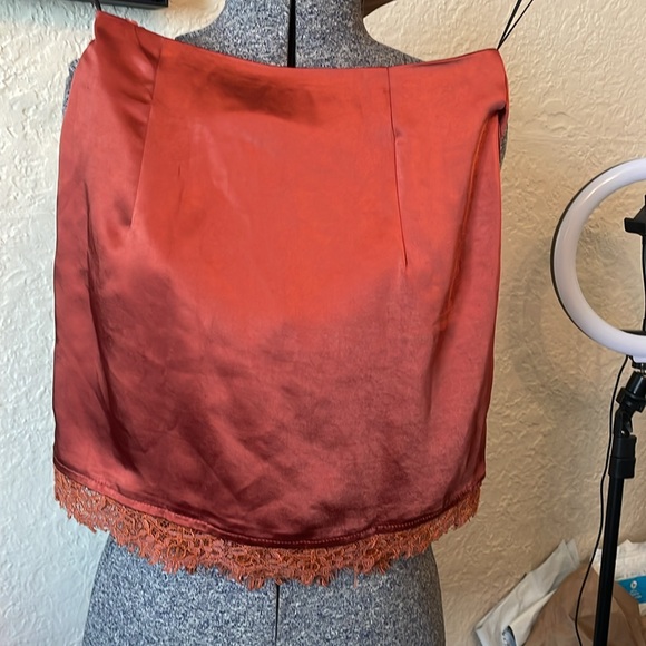 Sateen silky Princess Polly mini skit with lace detail in rust-orange-brown US 0 - Picture 4 of 4